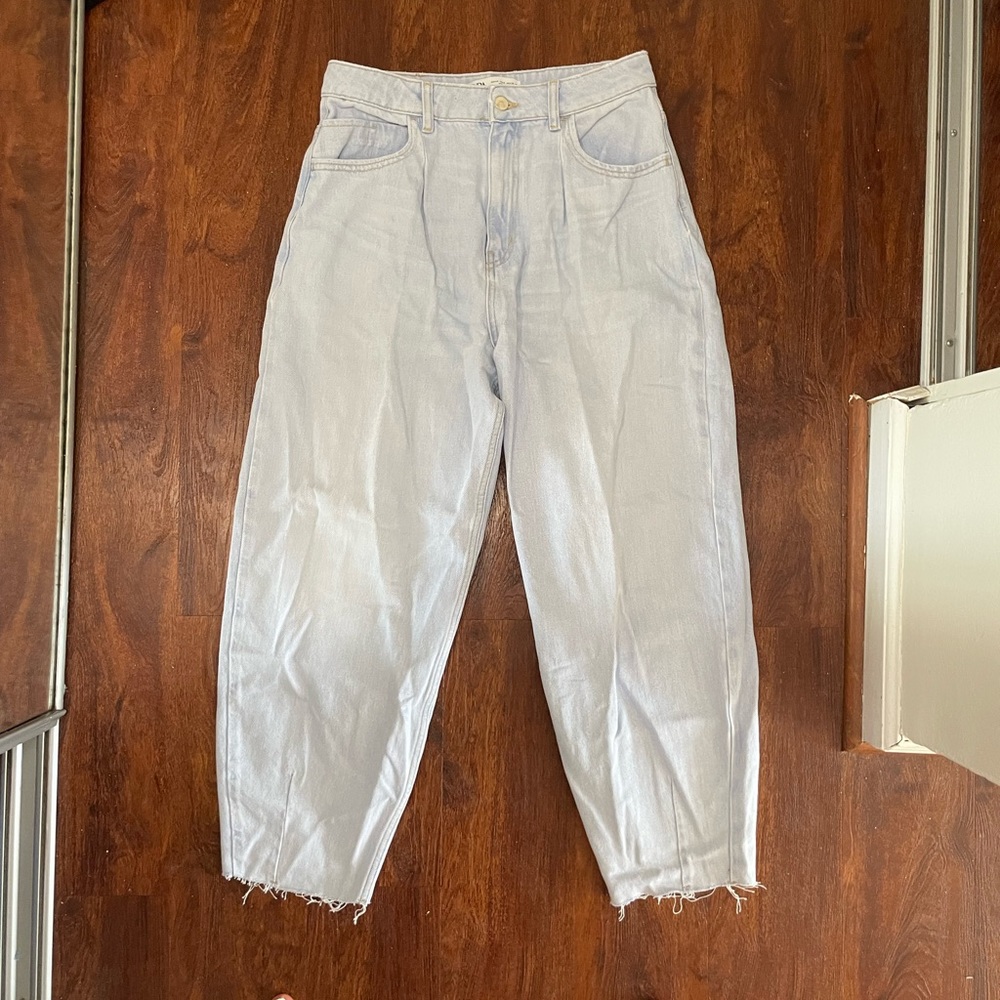 Pleated Mom Fit- Light wash, high easter jeans
